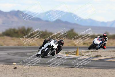 media/Nov-16-2025-Race Pace (Sun) [[8c5fa54630]]/Non Verified Riders (1st 20 Minutes)/5-Turn 15 (110pm)/